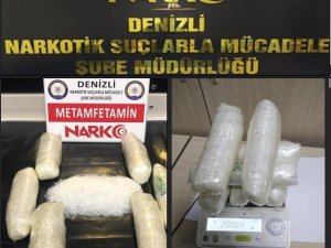 Otomobilin tavanından 2 kilo uyuşturucu çıktı