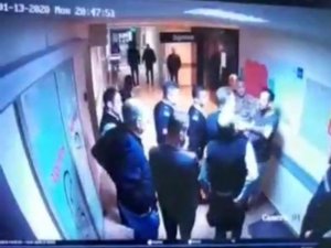 Kırık burunla ameliyat yapan doktora saldırı kamerada