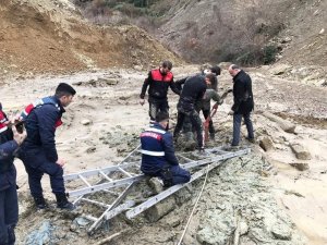 Sinop’ta battığı çamurdan zorlukla kurtarıldı