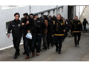 Dolandırıcılar para trafiğini öğretim görevlisinin hesabından yapmışlar
