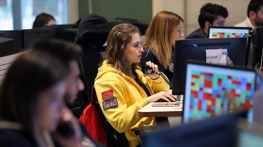 Ayakkabısı sıkan da evlenme teklifi etmek isteyen de 112'yi arıyor