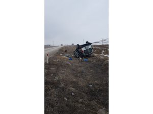 Dinar’da yoldan çıkan otomobil takla atarak şarampole yuvarlandı: 6 yaralı
