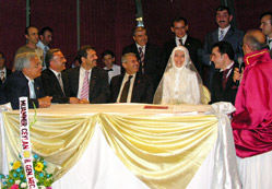 Üzülmez'in kızı evlendi