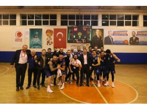 Kağıtspor başarılara koşmaya devam ediyor