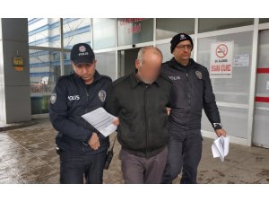 Eşini kaynar suyla yakan koca uzaklaştırma kararına uymayınca gözaltına alındı