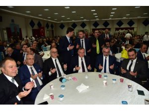Manisa’daki MHP kadroları vefa yemeğinde buluştu