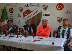 Isparta 32 Spor Başkanı Yazgan: "Tek yürek, tek yumruk olup şampiyon olacağız"
