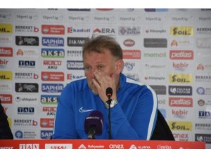 Robert Prosinecki: “5 golün 3’ünü biz rakibimize hediye ettik”