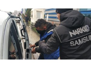 Uyuşturucu ticaretinden 2 kişi tutuklandı