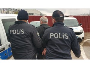 Eşini kaynar suyla yakıp uzaklaştırma kararına uymayan kocaya adli kontrol