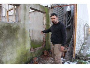 Ahırın duvarını kırıp 57 koyunu çaldılar
