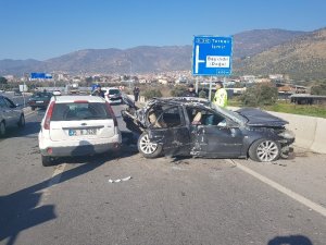 Dikkatsizlik kaza getirdi: 3’ü ağır 8 yaralı