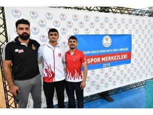 Eskişehirli güreşçiler madalya ile döndü