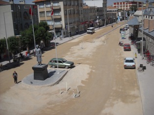 Karapınar'da kaldırımlar işgal altında