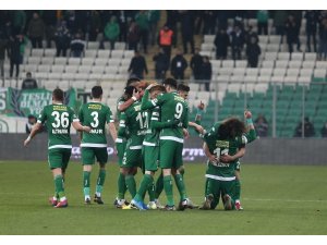 TFF 1. Lig: Bursaspor: 1 - Fatih Karagümrük: 0 (İlk yarı)