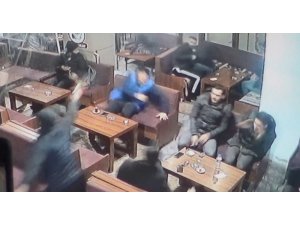 Bursa’da 2 kişinin silahla yaralanma anı kamerada