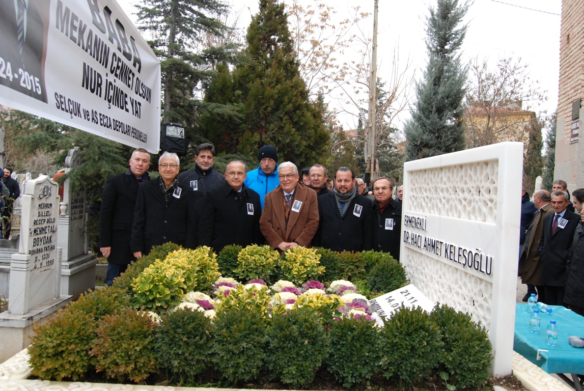 Dr. Ahmet Keleşoğlu mezarı başında dualarla anıldı