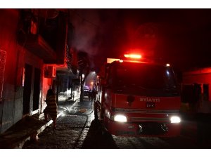 İki katlı apartmanda yangın