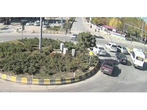 Van ve Muş’ta meydana gelen trafik kazaları mobese kameralarına takıldı