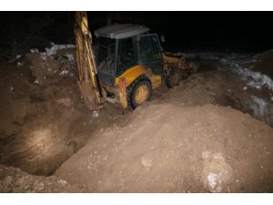 Isparta’da iş makinesiyle kaçak kazıya suçüstü: 2 tutuklama