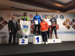 Kick Boks’ta Büyükşehirli sporcular başarılarla yurda geri döndü