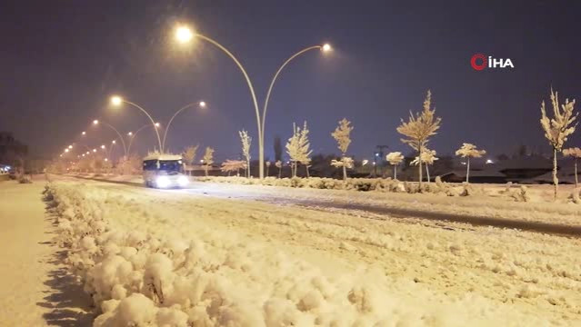 Kar yağışının etkili olduğu Çorum'da kartpostallık görüntüler oluştu