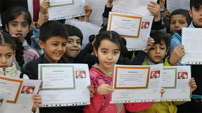 Uzmanından anne babalara karne dönemi tavsiyeleri