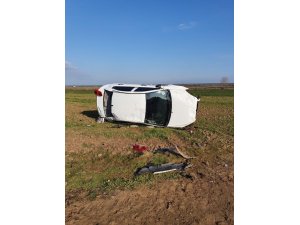 Tekirdağ’da otomobil tarlaya uçtu: 3 yaralı