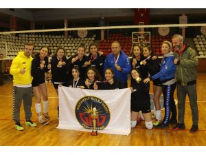 Gaziantep Kolej Vakfı Voleybol ’da namağlup şampiyon