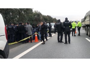 Kocaeli TEM’de battaniyeye sarılı ceset bulundu
