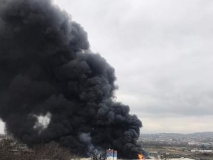 Geri dönüşüm deposundaki yangın kontrol altına alındı