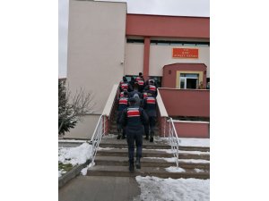 Kendilerini jandarma olarak tanıtan dolandırıcılar gözaltına alındı