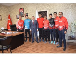 Başarılı atletlerden Gençlik Spor İl Müdürü Kayhan’a ziyaret