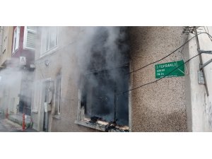 Satılığa çıkarılan müstakil ev alev alev yandı