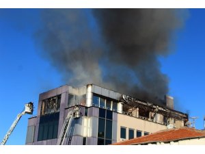 İş merkezindeki korkutan yangın kontrol altına alındı