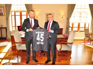 Vali Deniz’e Manisaspor forması