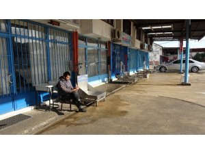 Balıkçı tekneleri hava muhalefeti nedeniyle denize açılamayınca balık haline de balık gelmedi