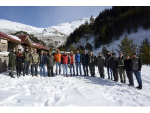 Gümüşhane'de yaban hayvanları için doğaya yem bırakıldı