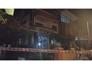 Evini benzin döküp ateşe vermiş