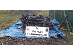 Sinop’ta 200 bin liralık enerji nakil kablosu çalan zanlılara suçüstü