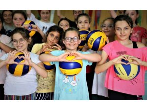 Kocaeli’de 3 bin öğrenciye voleybol eğitimi verilecek