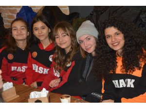 Hasketbol’da altyapıda başarılı olan sporcu ve antrenörlere kutlama