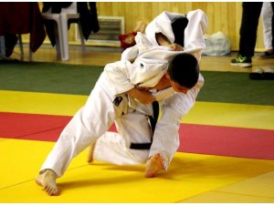 Sivas’ta iller arası judo maçları yapıldı