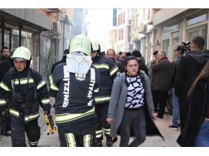Yangın çıkan kahvehanede tavla ve okeyi bırakmayarak oyuna devam ettiler