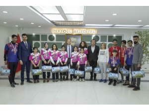 Başkan Vekili Aslan, şampiyon sporcuları kabul etti