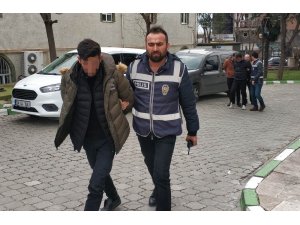 "FETÖ’ye adın karıştı" diyerek evlerde arama yapıp para ve altınları alan sahte polisler yakalandı
