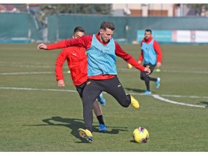 Göztepe’de yeni transfer Kamil Wilzeck ilk antrenmanına çıktı