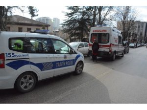 Kamyonet yayaya çarptı; yaya yaralandı