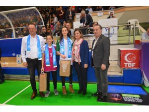 İzmit Belediyesporlu genç kızlar milli takım kampında