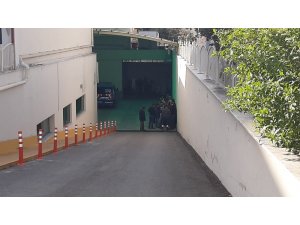 Otelin çatısından düşen işçi hayatını kaybetti